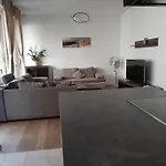 Hochwertig Im Herzen Stuttgarts 아파트 *