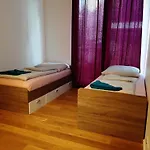 Hochwertig Im Herzen Stuttgarts 아파트 *